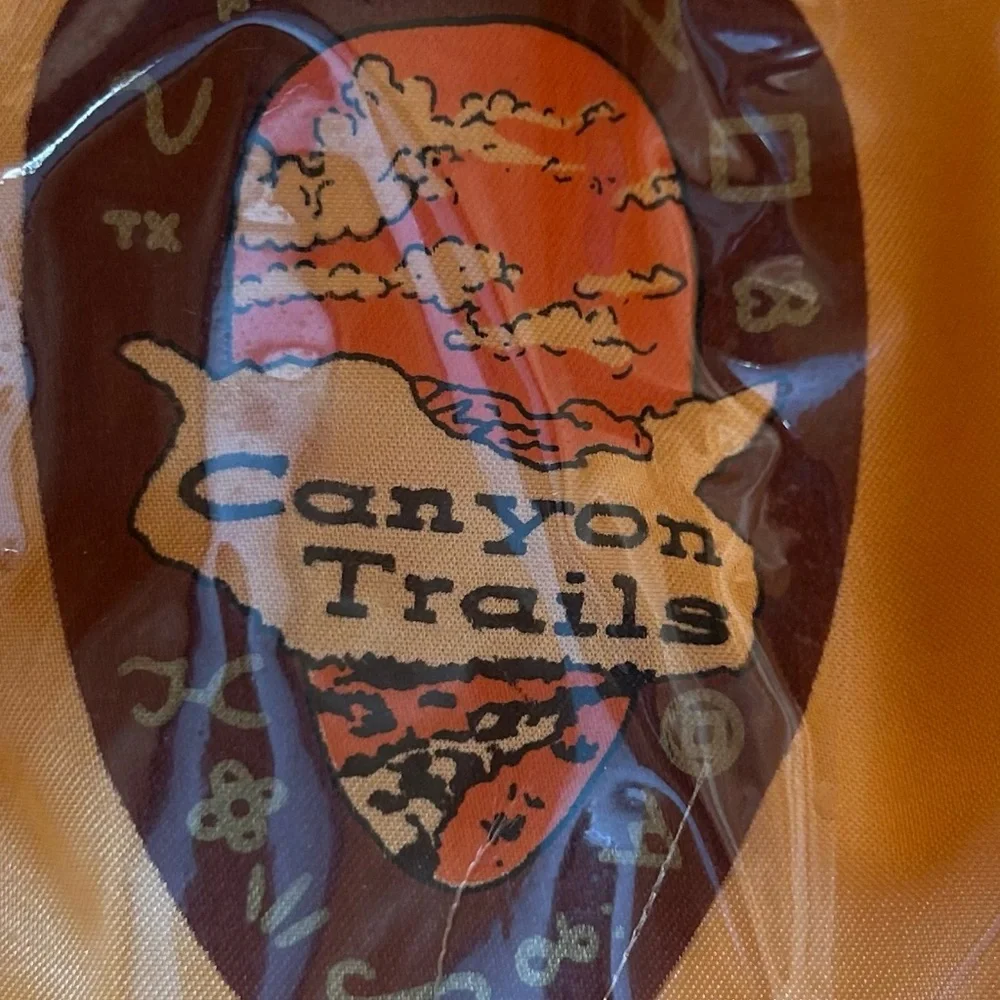 Canon Trails/ Cream Hat / 100% cotton/ size 7 1/4 - 7 3/8/ L -Feather Accents